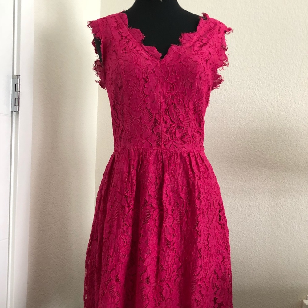Hot pink lace dress - Picture 2 of 6
